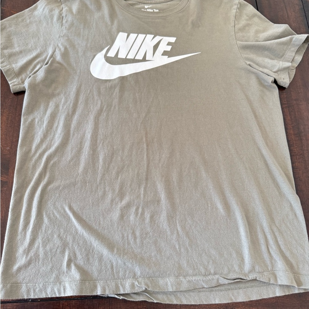 Nike Gray Short Sleeve Tee